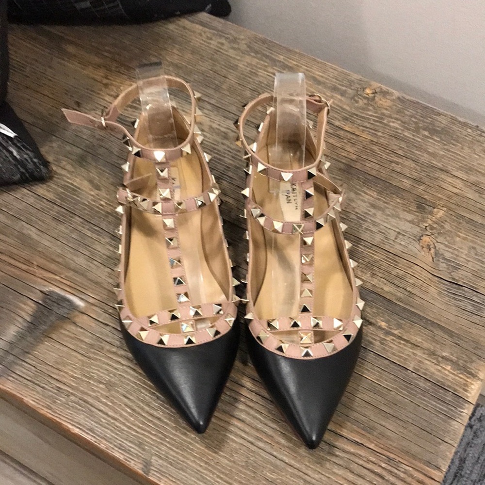 💥- ROCKSTUD FLATS by kaitlyn pan - size 8.5
